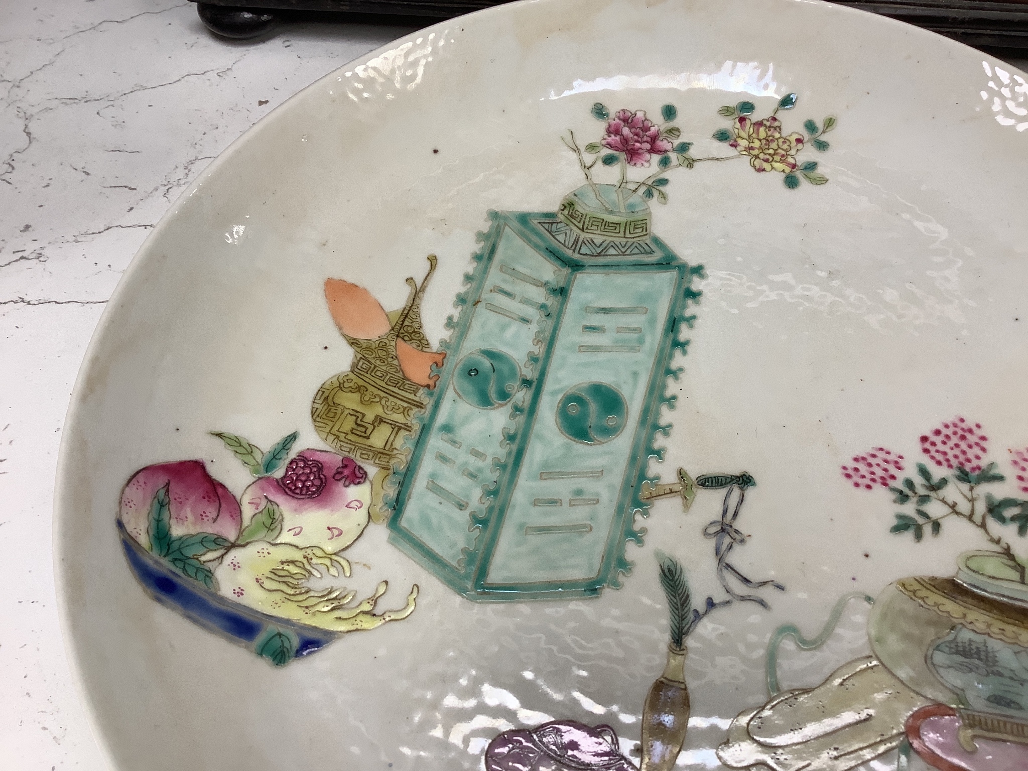 A Chinese famille rose plate, 23cm diameter